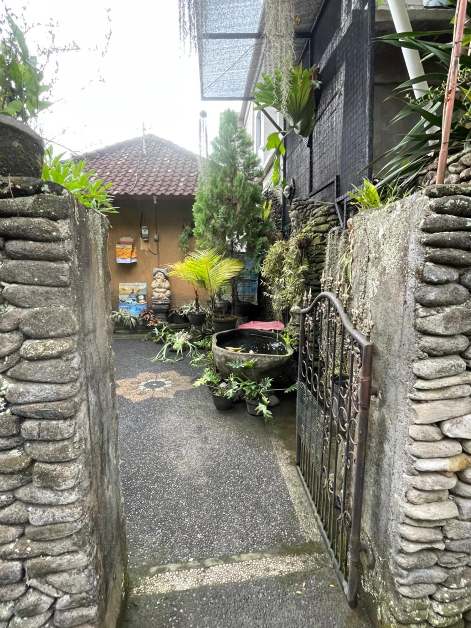 Suntari Homestay Ubud Esterno foto